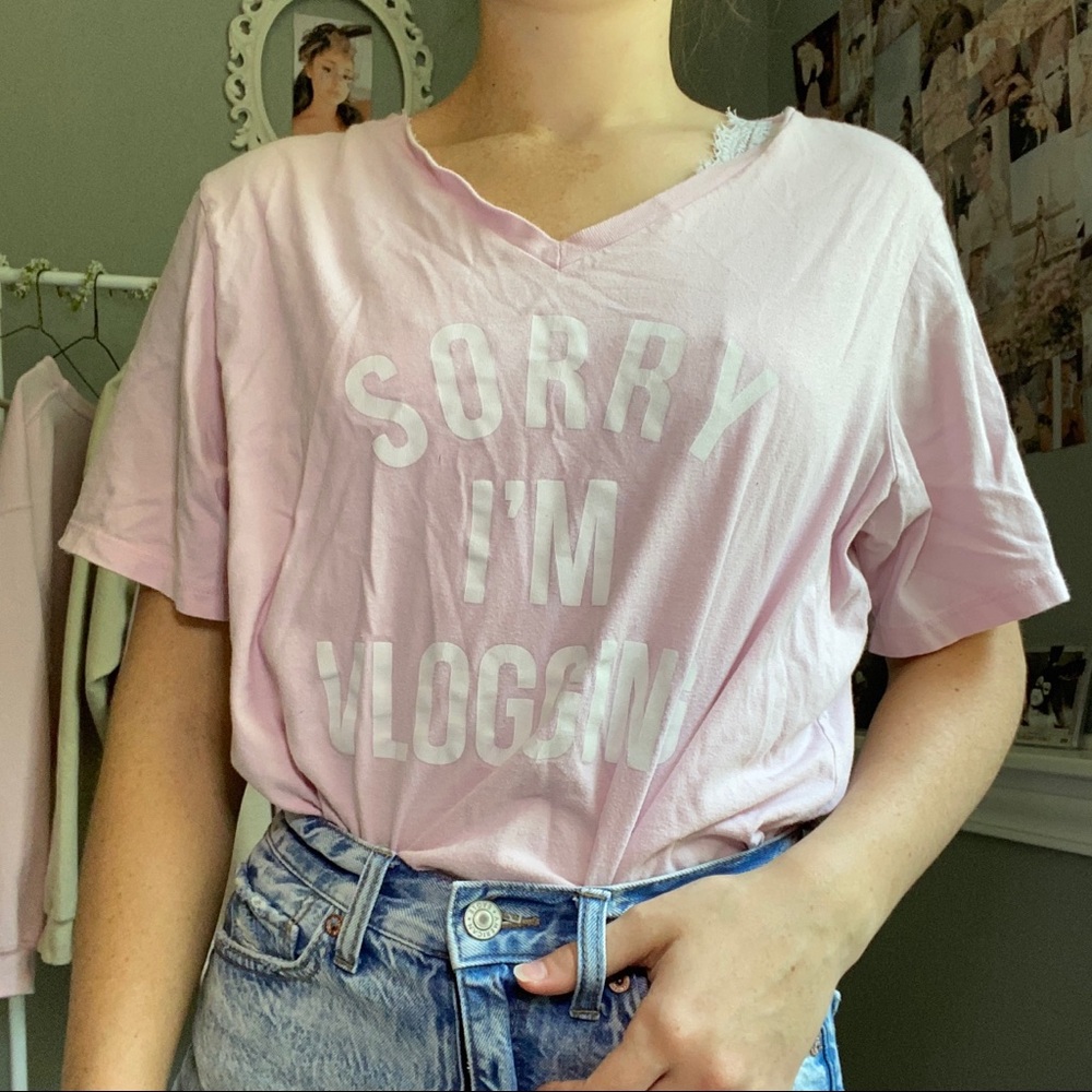 🍄’Sorry I’m Vlogging’ Pink Tee V Neck